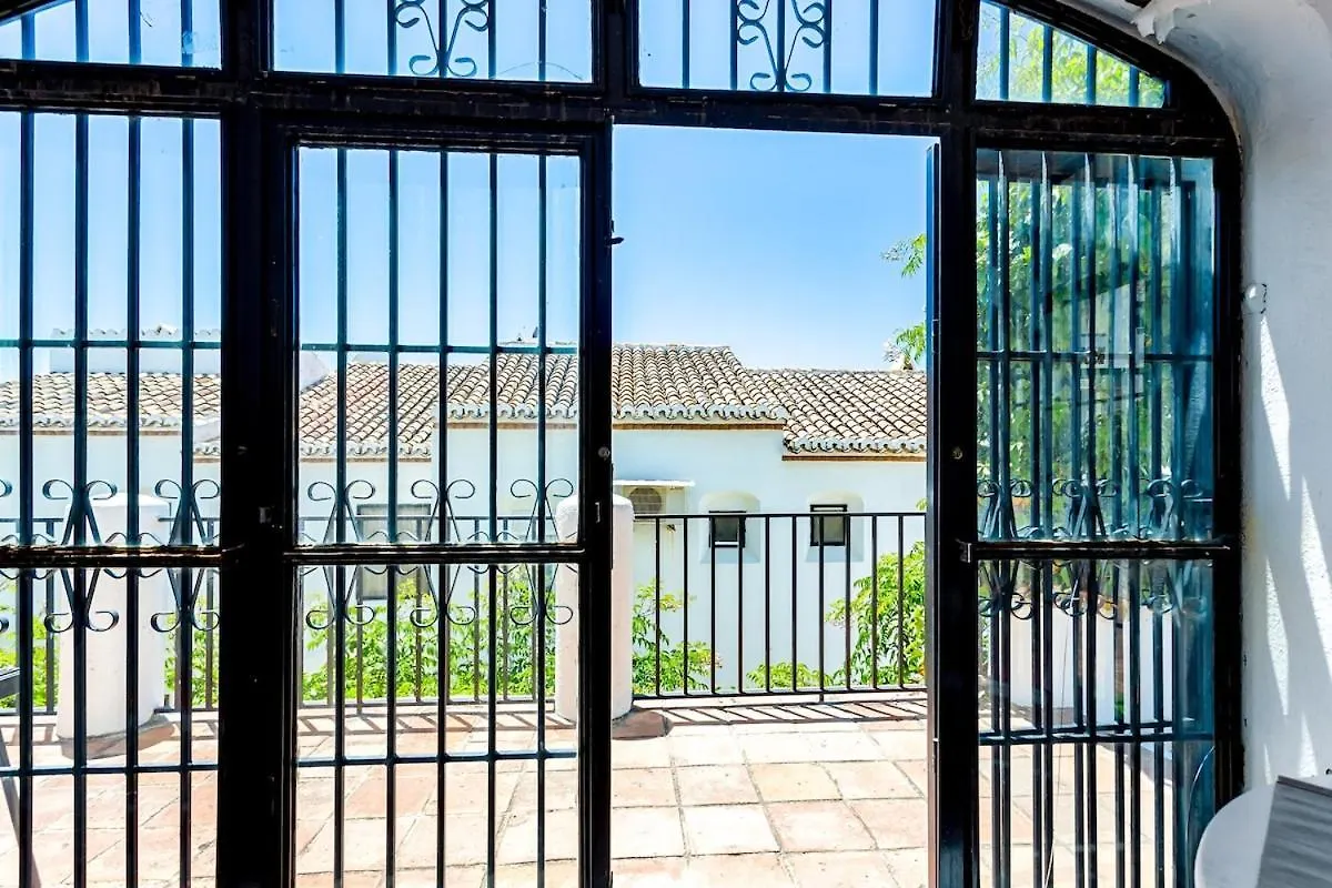 Estudio A Pie De Playa By Holidays2Rent Sitio de Calahonda Apartment