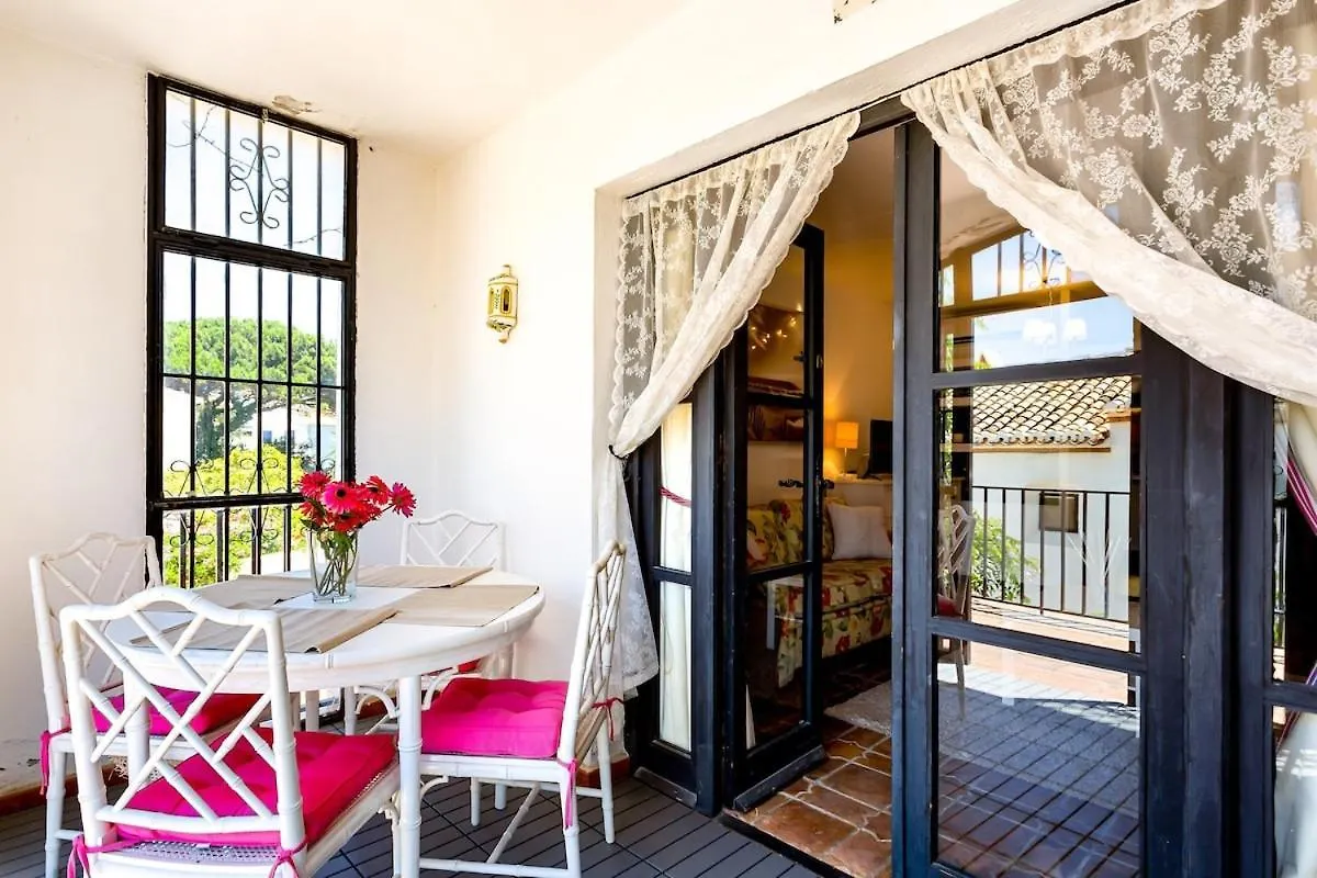Apartment Estudio A Pie De Playa By Holidays2Rent Sitio de Calahonda Spain